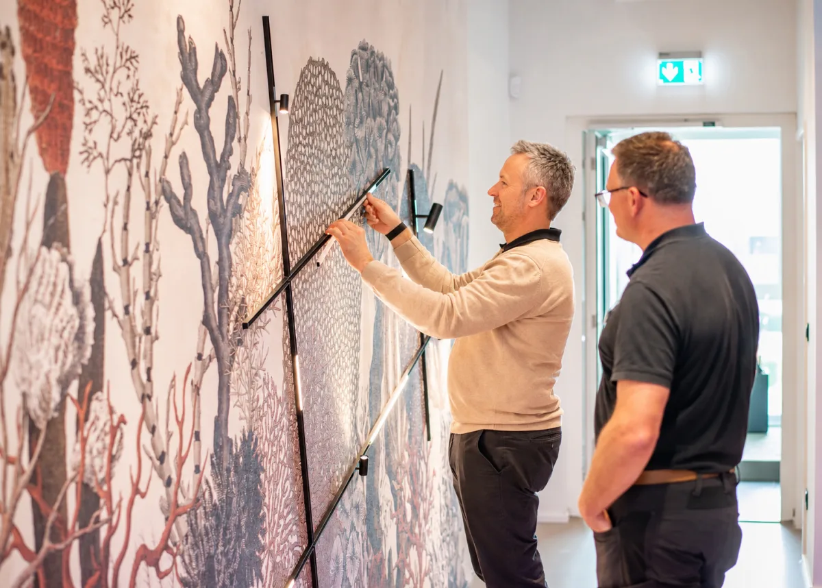 Einrichtung und Wandgestaltung im Showroom